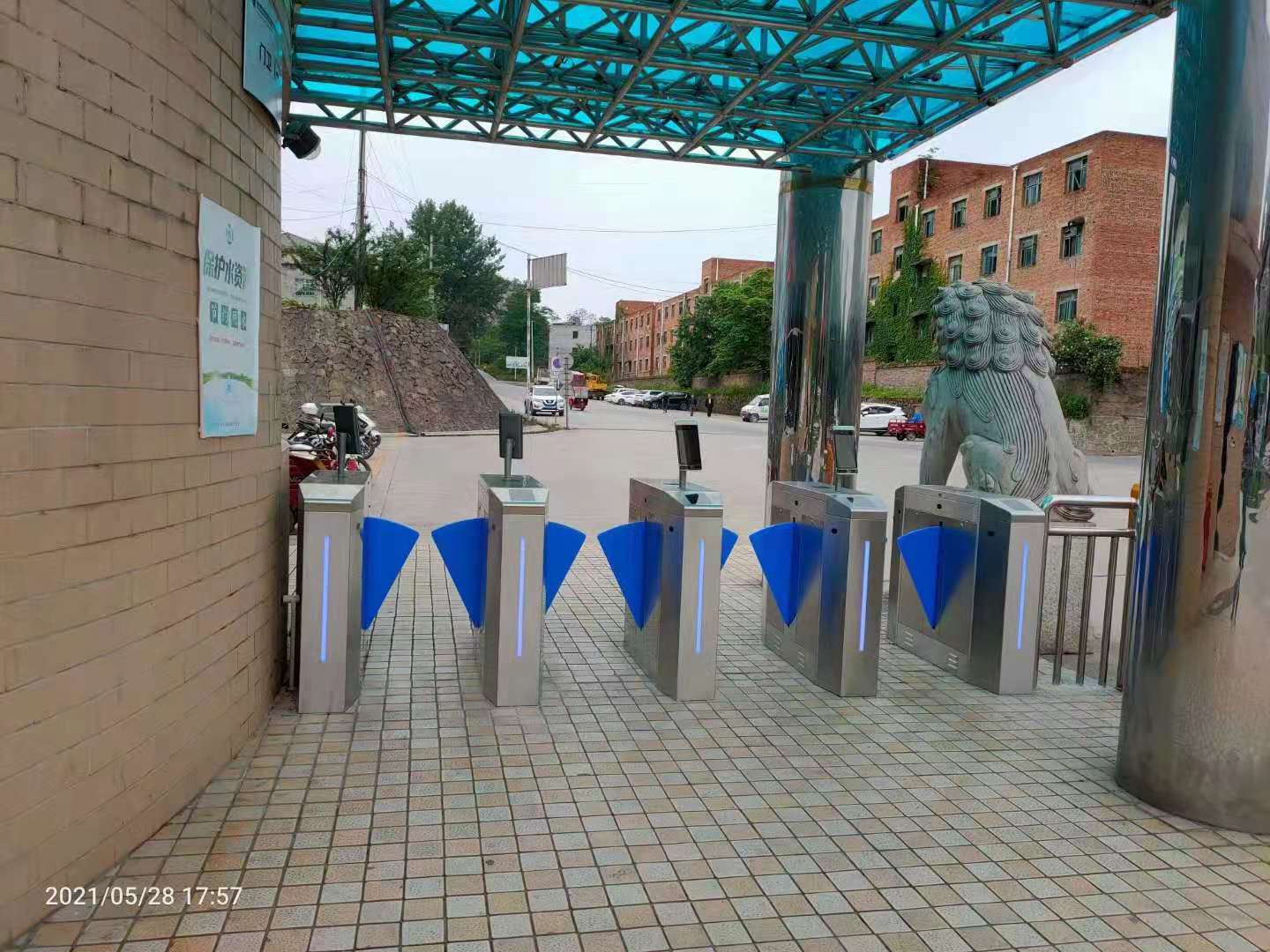 新型智能通道-健康码闸机 科学防疫健康通行