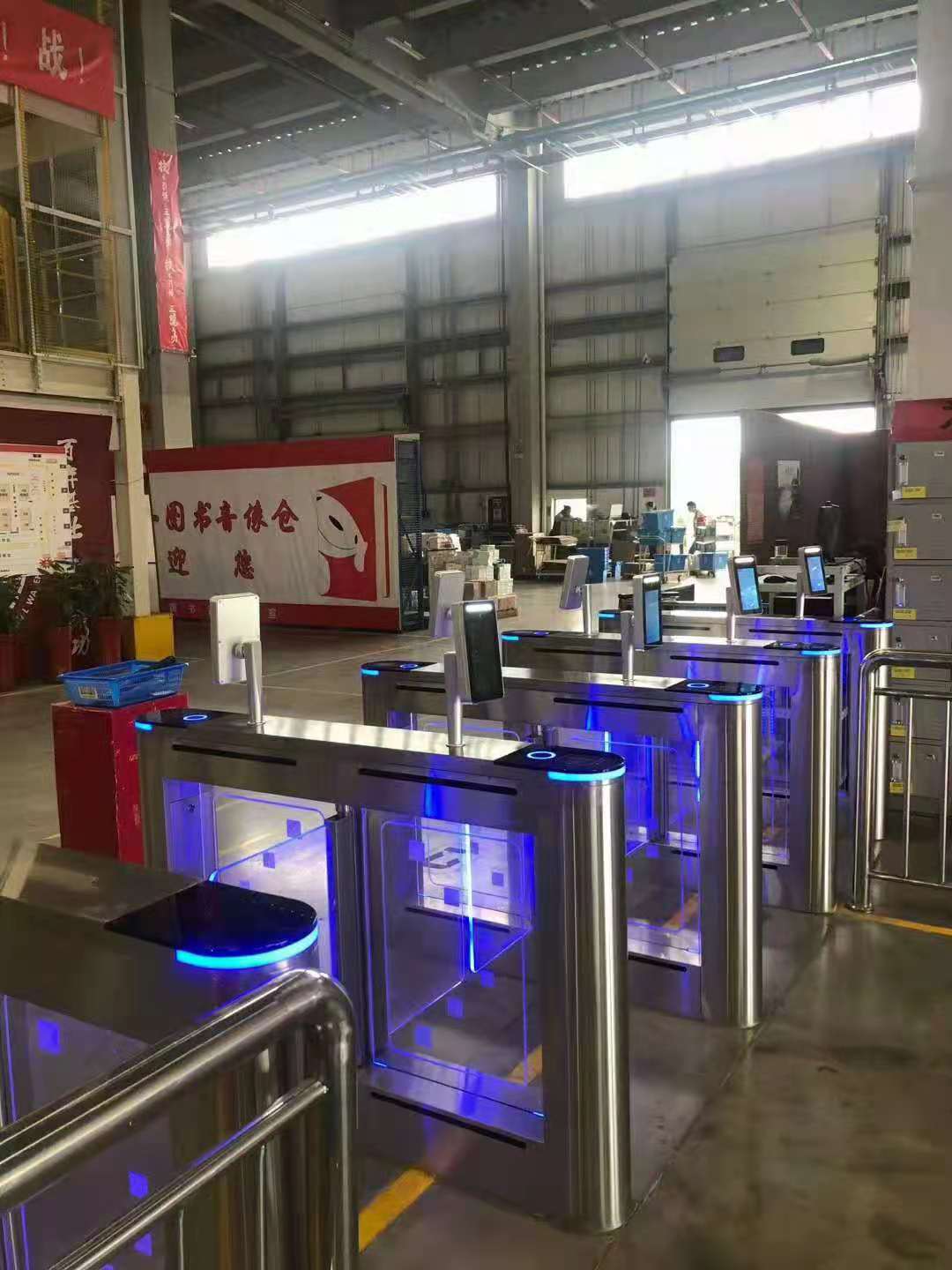 医院自助健康码智能闸机测温人脸识别“秒过”通行