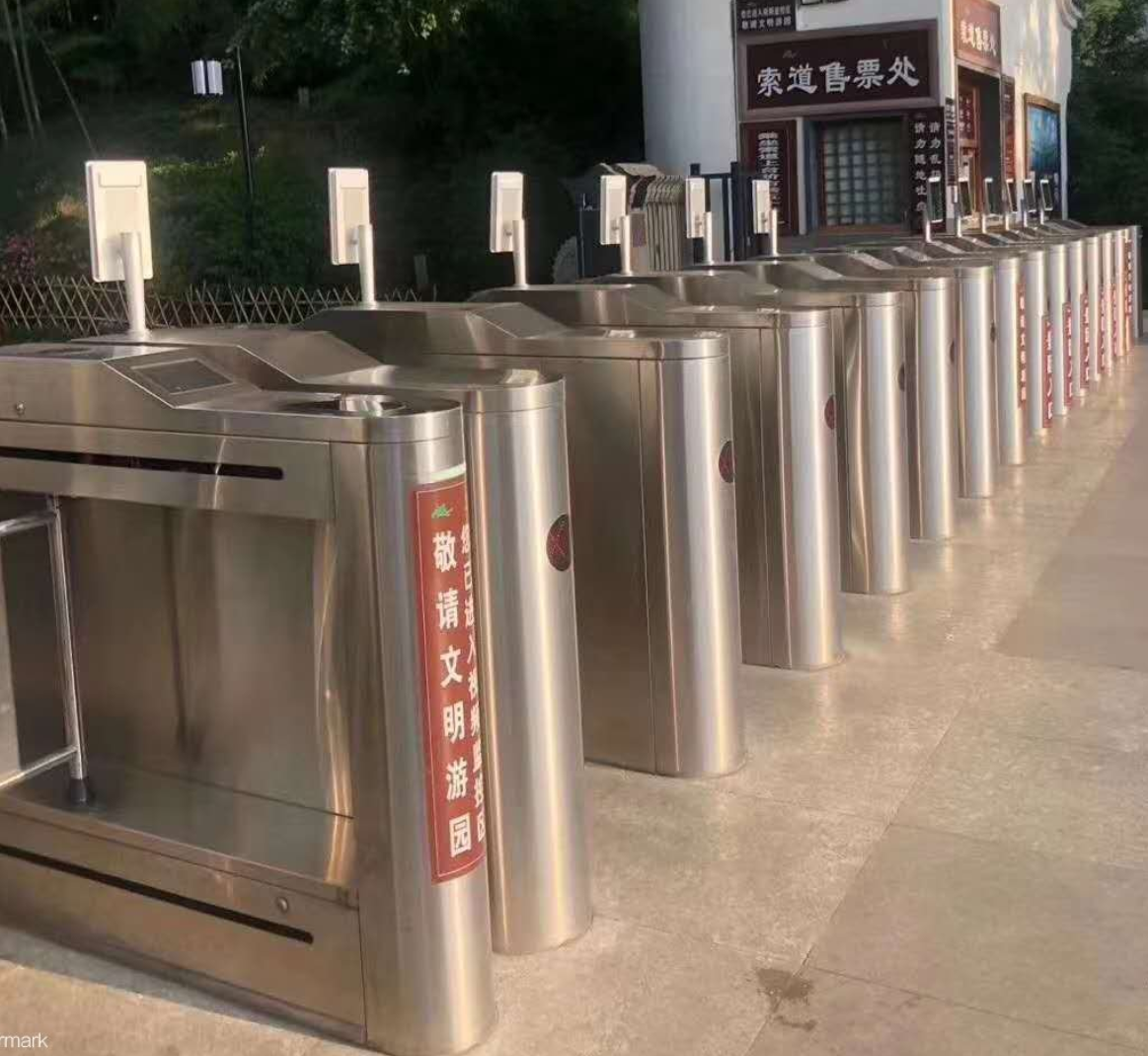测温人脸识别健康码自助通道闸机管理方案的功能与应用
